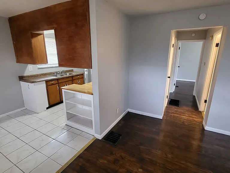1450 N Campbell Ave — Photo 7