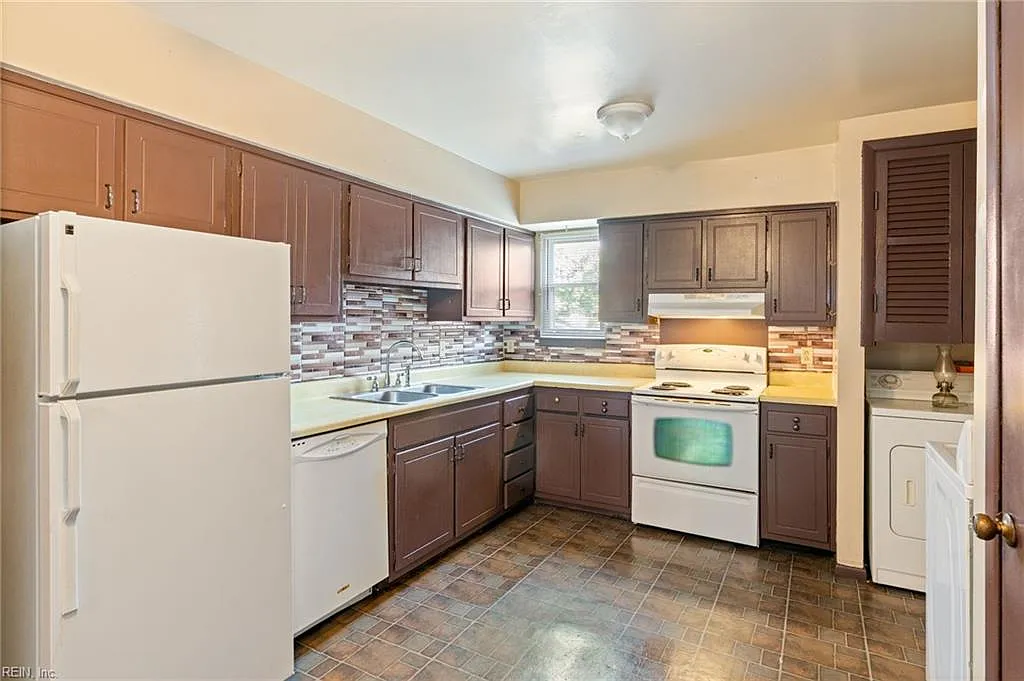 Building Photo - 1365 E Tanners Creek Dr