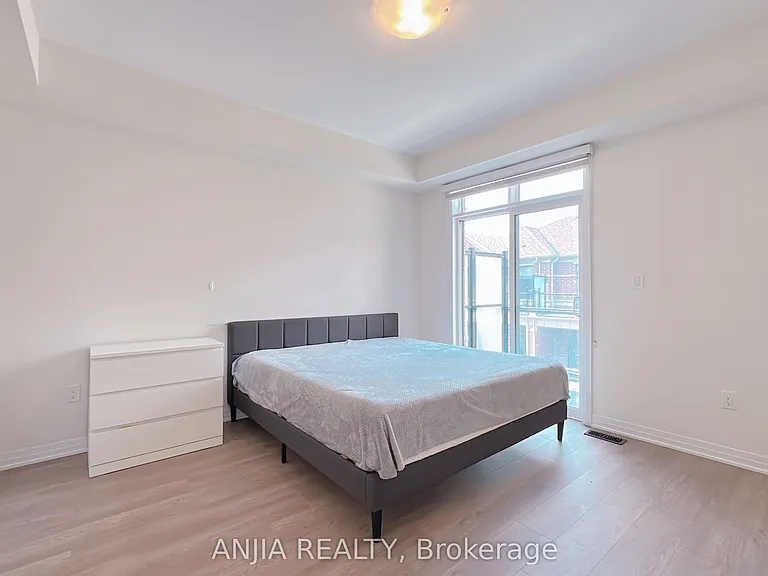 10 Tay Ln — Photo 11