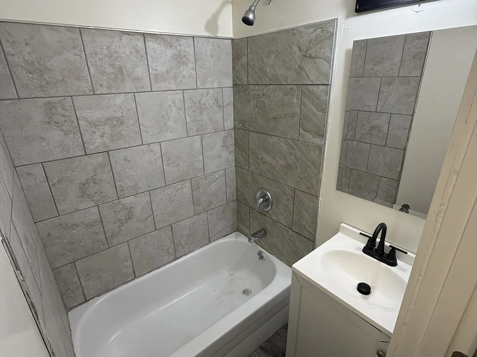 Edgewood Apartments — Photo 4