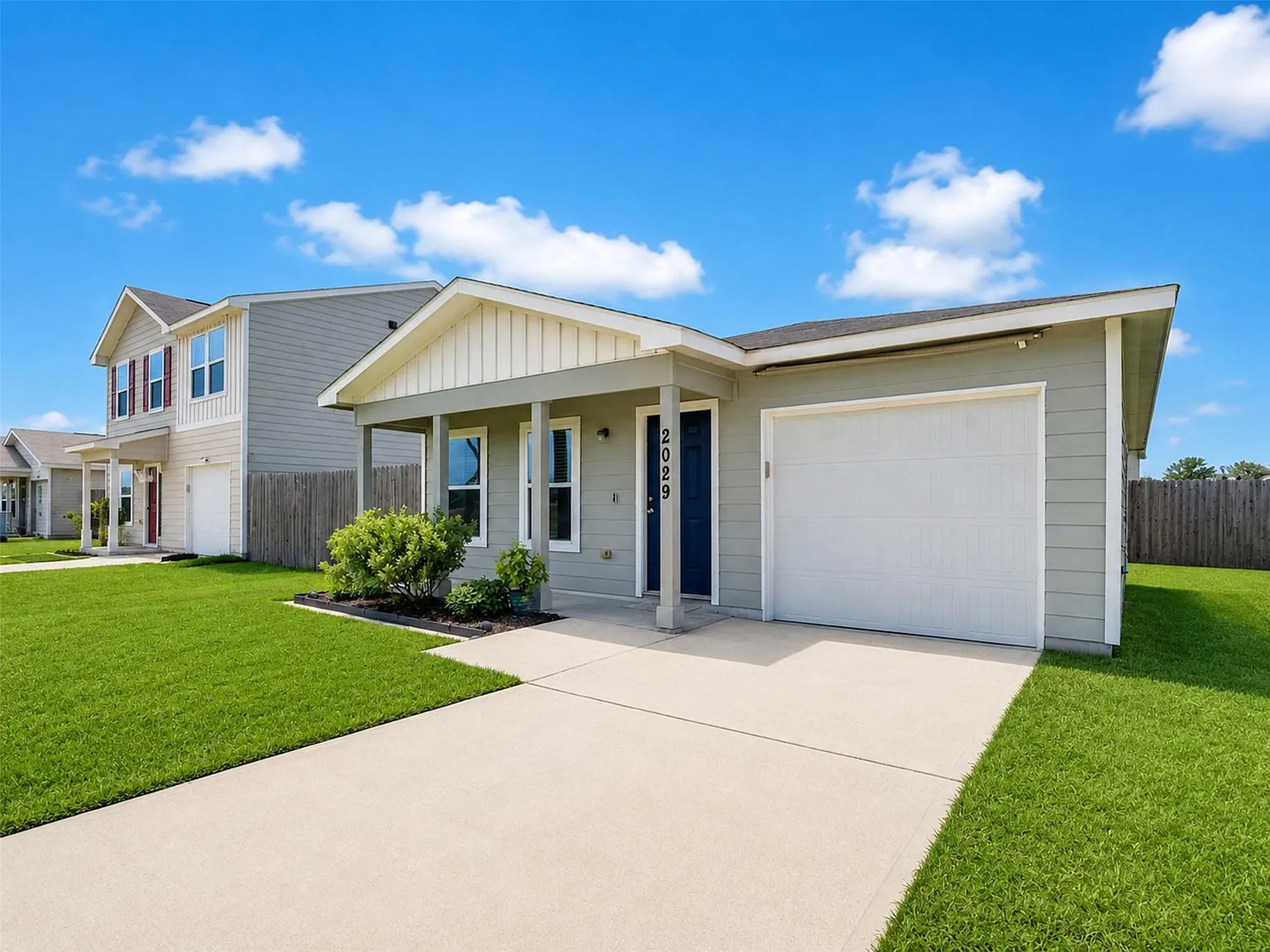 3 bed, 2.0 bath, 1080 sqft, $1,900 — Photo 2