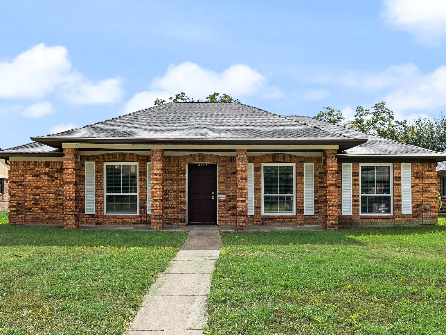 3 bed, 1696 sqft, $2,100 — Photo 2