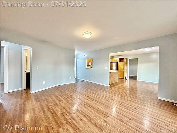 4th image of 1918 Roselawn Ct