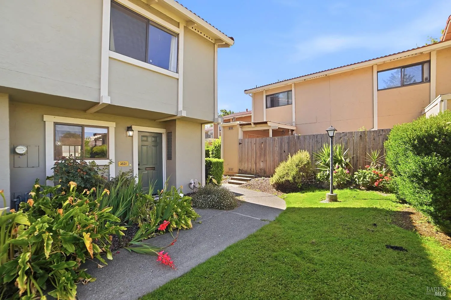 2521 Vallejo Street - Photo 2