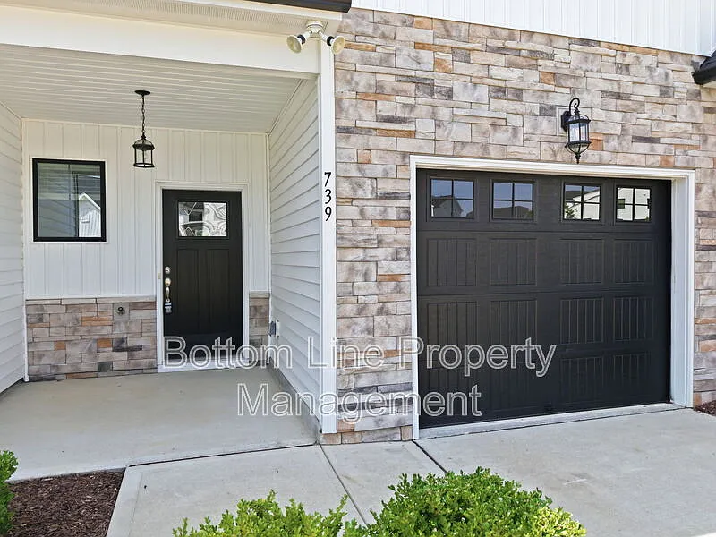 3 bed, 2.0 bath, 1738 sqft, $1,895 — Photo 2