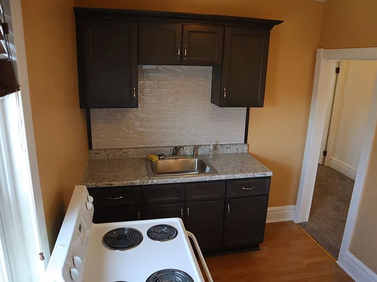 113 Reading Ave — Photo 7