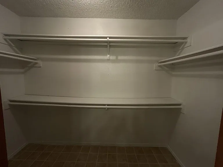 2412 Amber Hill Ln — Photo 23