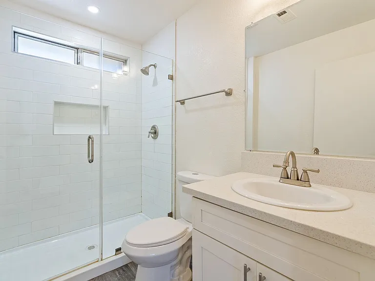1717 Pine Street — Photo 15