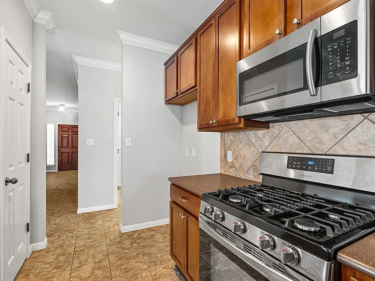 2505 Rusk Ct — Photo 7