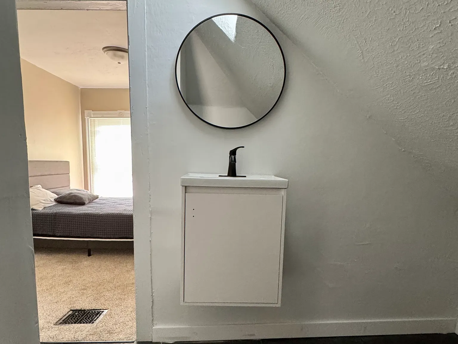 1 bed, $1,050 — Photo 4
