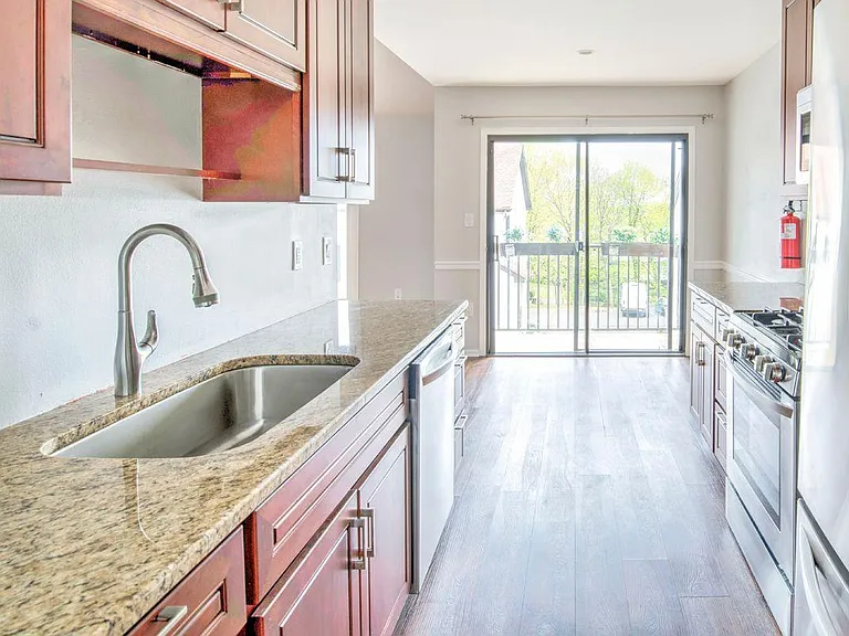 20 Tower Hill Dr #20 — Photo 10