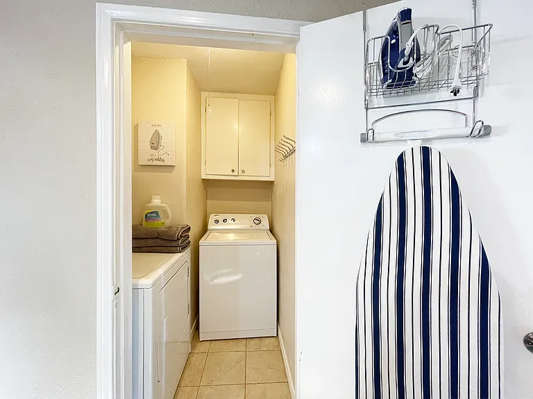 1126 Melrose Dr — Photo 32
