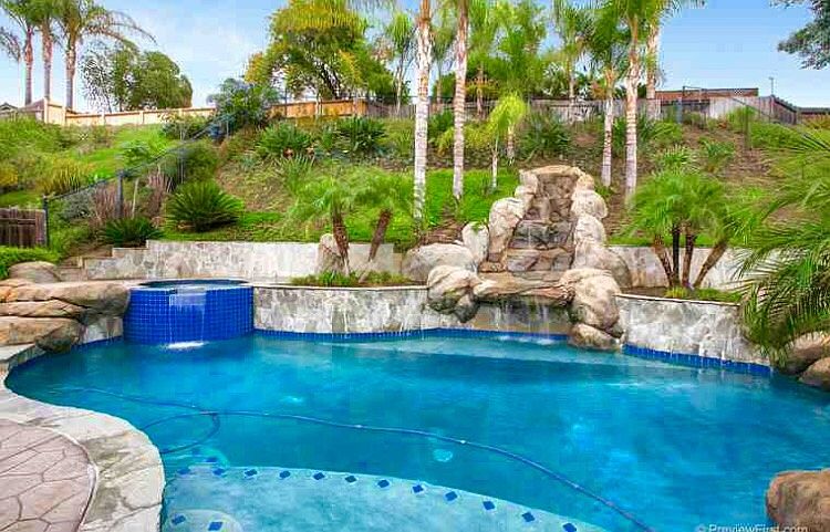 Tropical Oasis outdoors pris