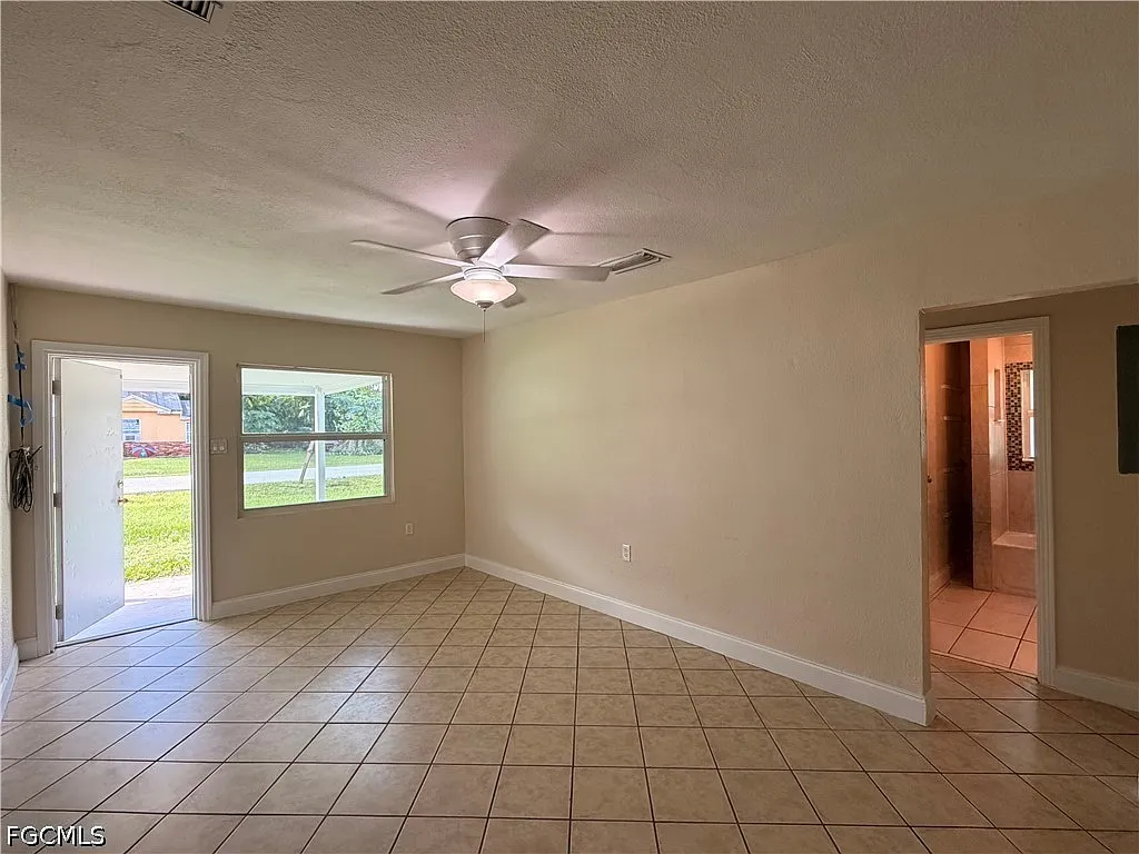 2 bed, 1.0 bath, 696 sqft, $1,500 — Photo 2