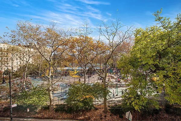 Sold by R New York | media 2