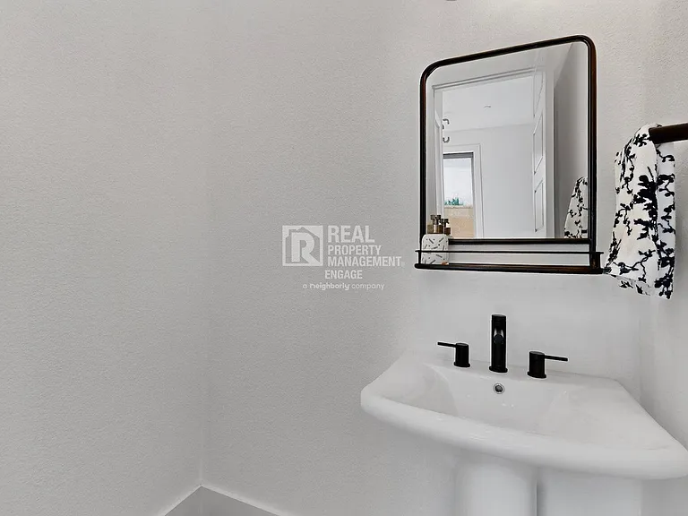 1077 Maverick Dr — Photo 16