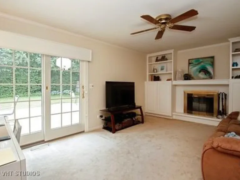 301 W Golf Rd — Photo 5