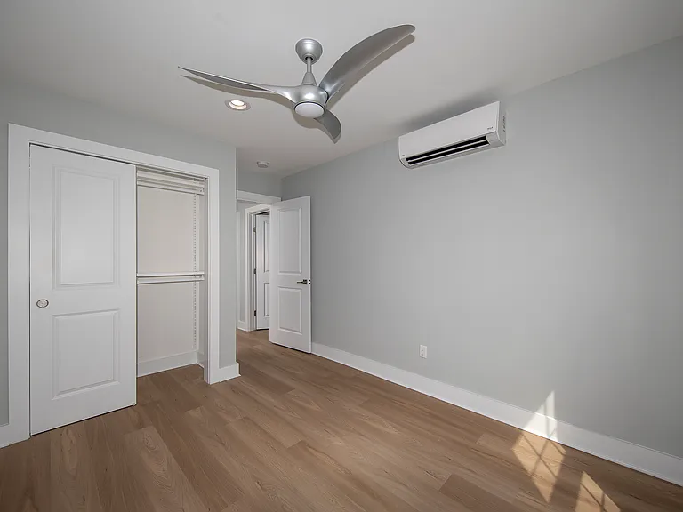Fairfield Townhouse At Valley Stream — Photo 7