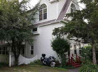 20 McClellan St, Amherst, MA 01002