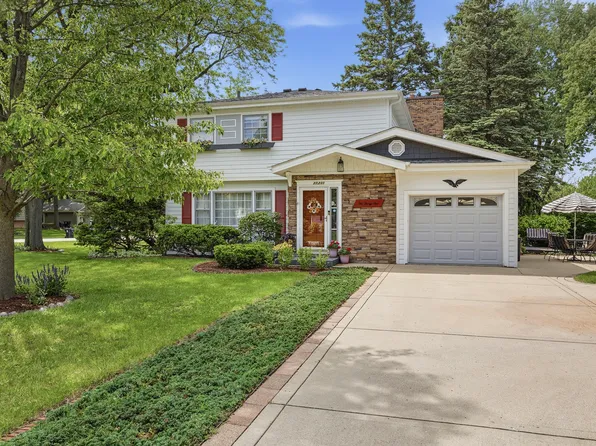 27W231 Bolles Ave, Winfield, IL 60190