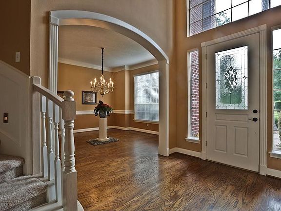 CUSTOM ARCHES , MAKE FOR AN IMPRESSIVE ENTRY