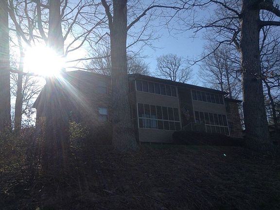 3rd image of 10 Ardis Ln