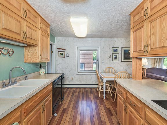 5th image of 304 Badger St