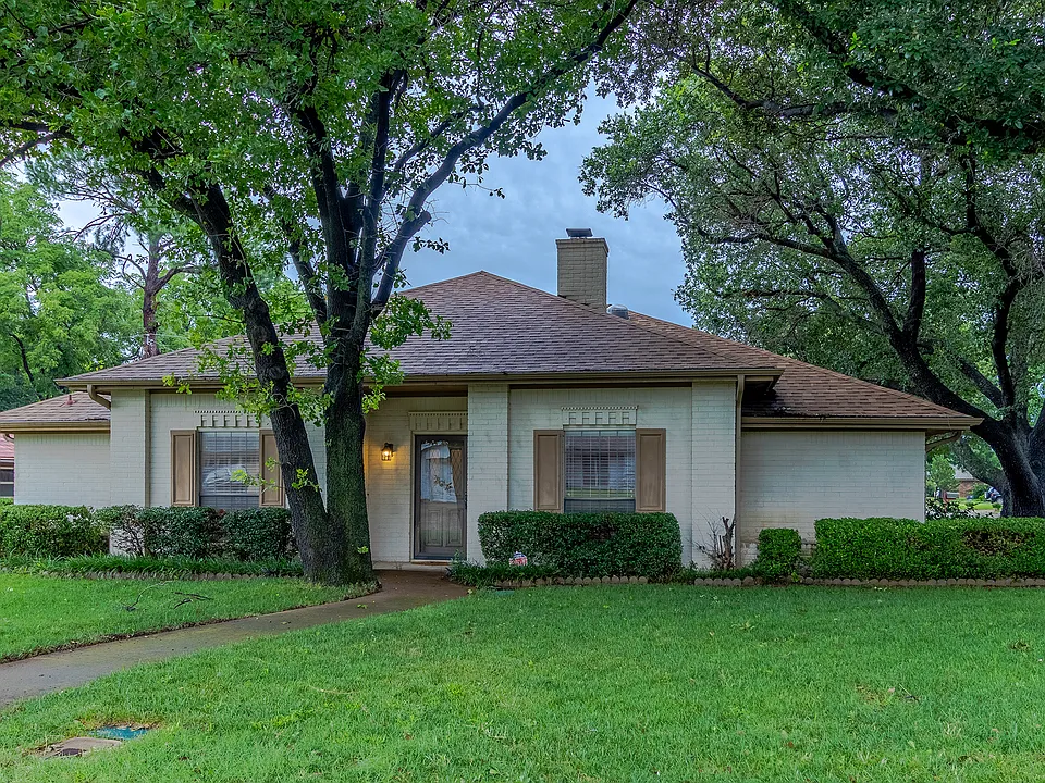 2507 Radcliffe Dr