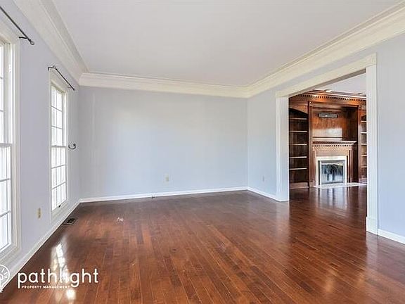 2nd image of 2211 Oak Crest Manor Ln