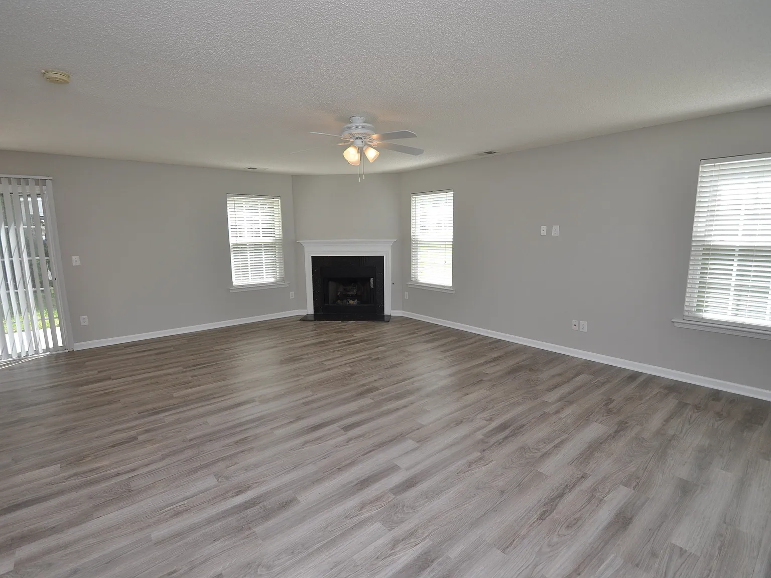 Immaculate Raleigh Home Available Immediately — Photo 2