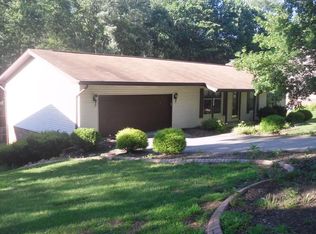 107 Brierwood Dr, Hurricane, WV 25526