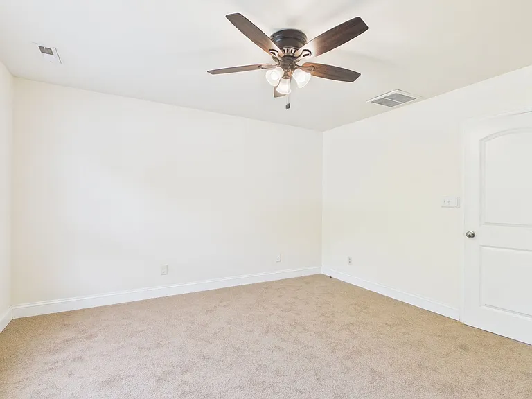 4901 Warwick Rd E — Photo 34