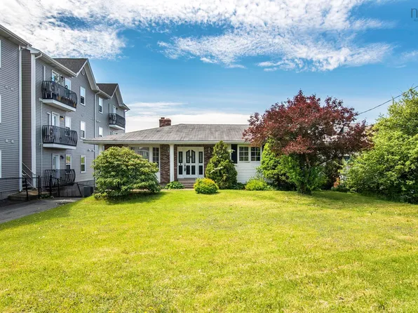 87 Cow Bay Rd, Eastern Passage, NS B3G 1A3