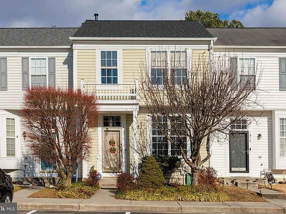2nd image of 216 Arcadia Shores Cir