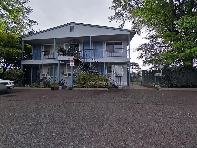 697 Jefferson St SE #10 — Photo 1