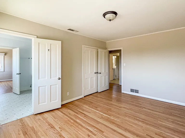 1763 Kelton Ave — Photo 11
