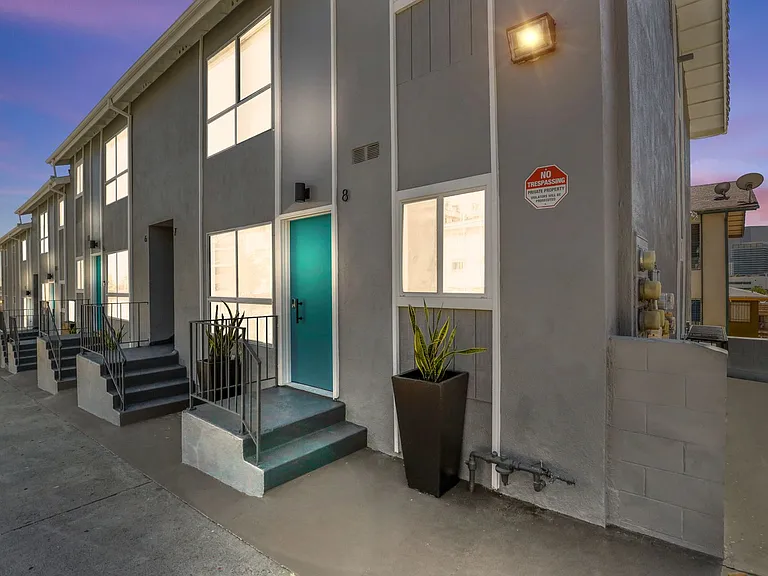 900 W College St — Photo 43