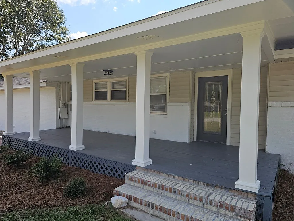 4 bed, 2.5 bath, $1,700 — Photo 2
