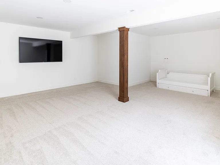 2020 Columbia Ave — Photo 33