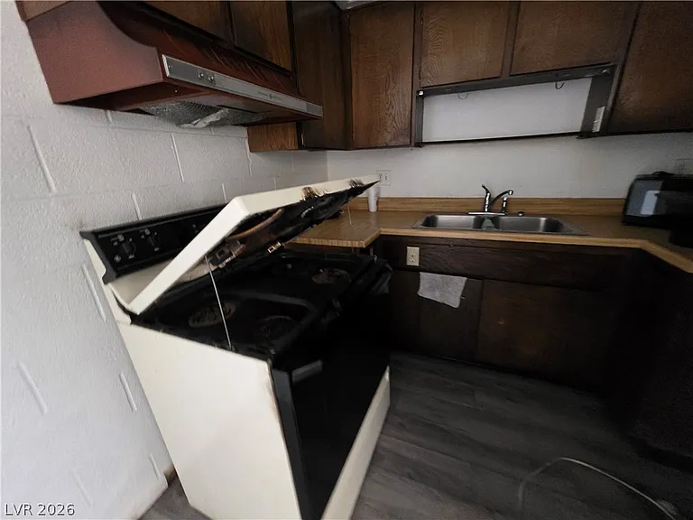 595 S Royal Crest Cir #18 — Photo 8