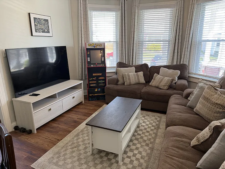 217 W 30th St #1A — Photo 1