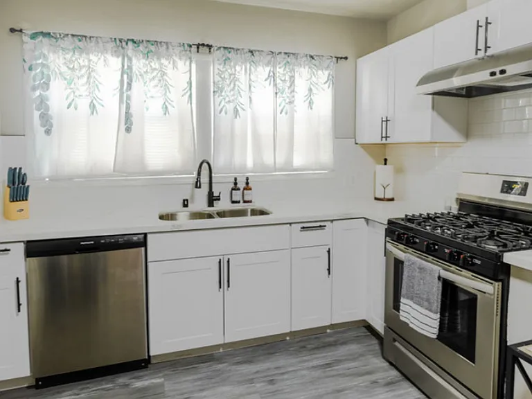 318 W Florinda St #A — Photo 12