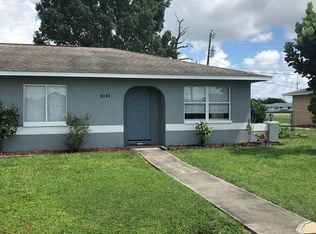1819 SW Santa Barbara Pl, Cape Coral, FL 33991