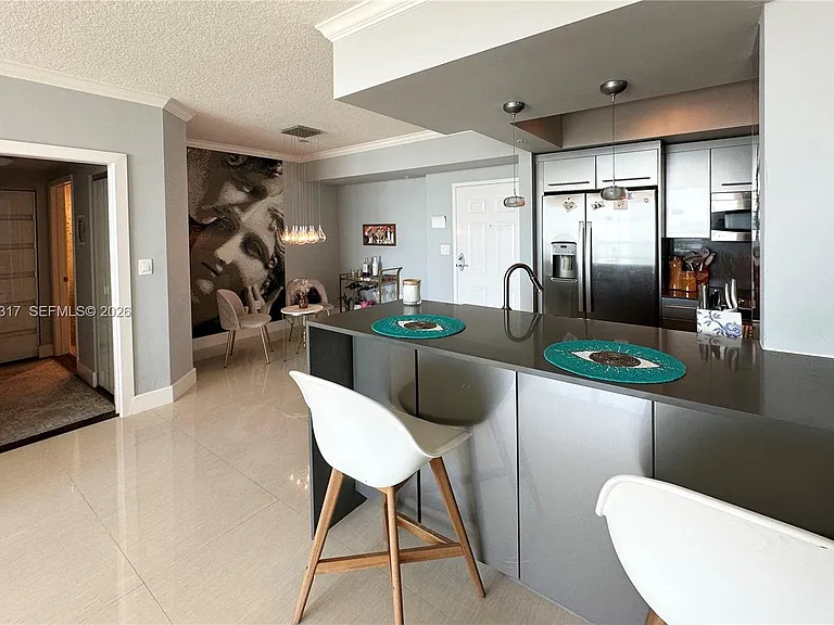 2000 N Bayshore Dr #614 — Photo 5