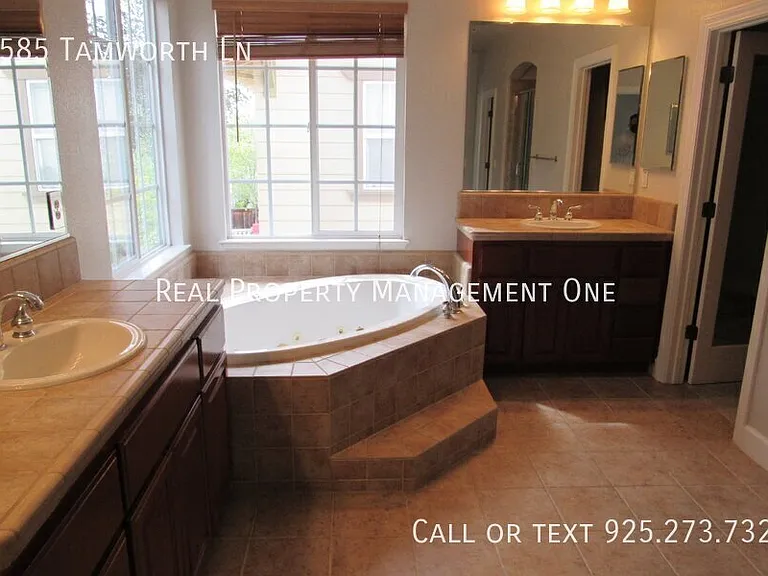 2585 Tamworth Ln — Photo 21