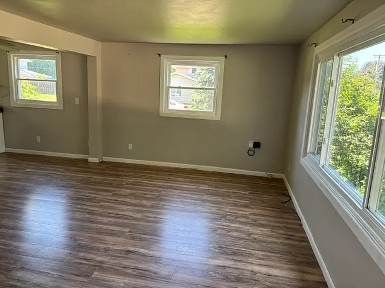 3601 Crestview Dr — Photo 4