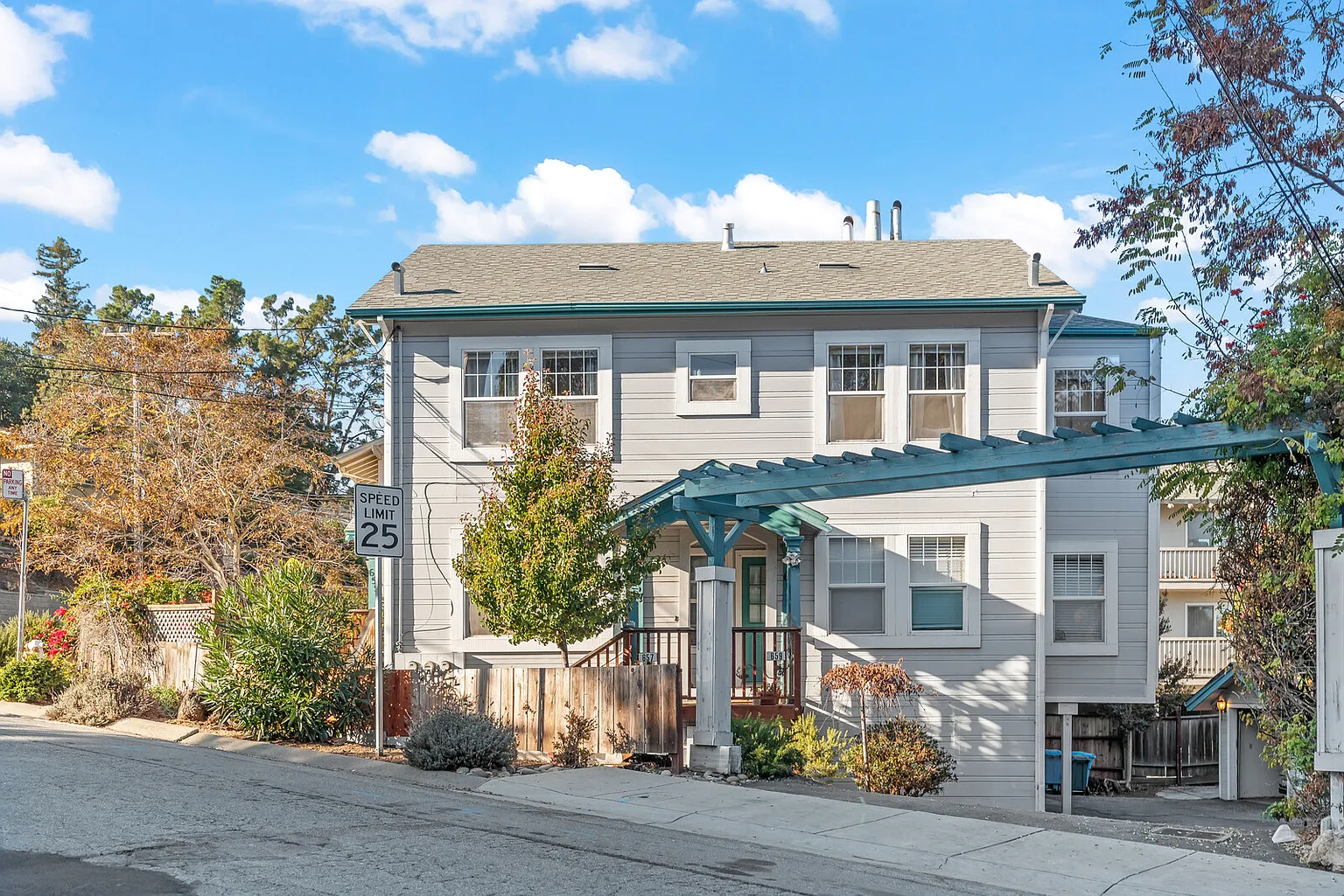 657 Middle Rd #657 photo 1