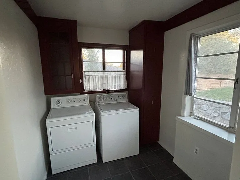 560 Landis Cir — Photo 12