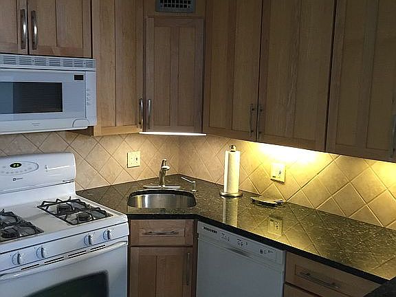 4th image of 175 Zoe St APT 3O
