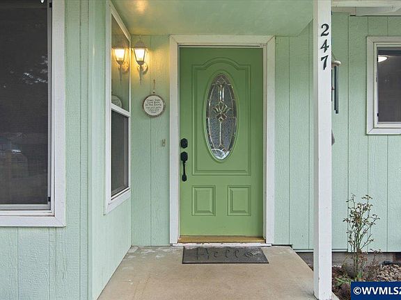 5th image of 247 Cedar St